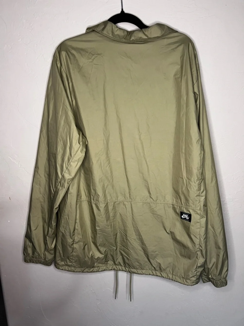 Nike Men's SB Coaches Skaetboarding Tan Windbreaker Jacket‎
